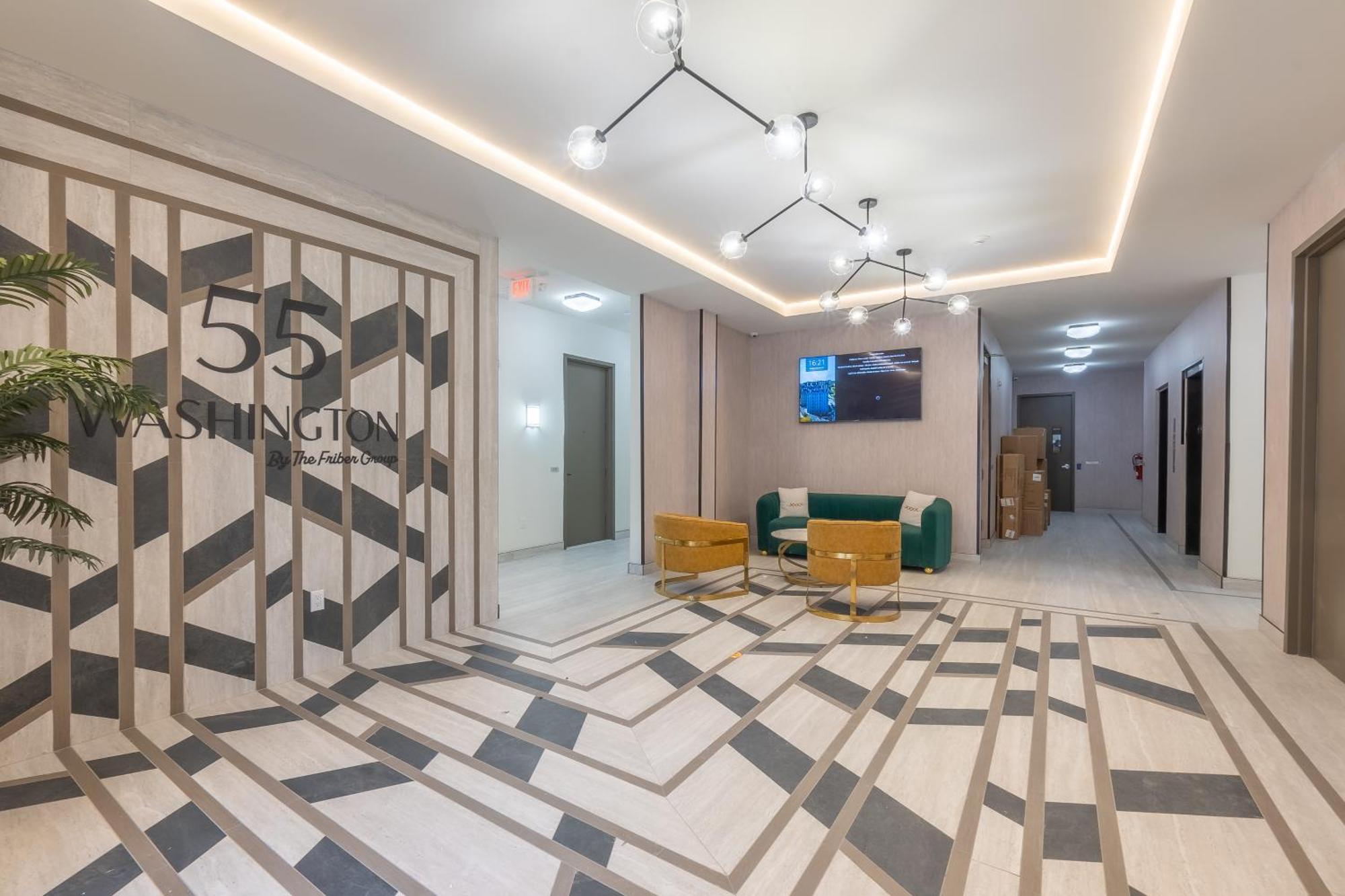 Spacious Airport Suite: Two-Bedroom Comfort with Laundry Orange Exterior photo